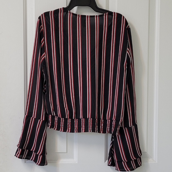 H&M Blouse with Ruffled Sleeves - Picture 2 of 4